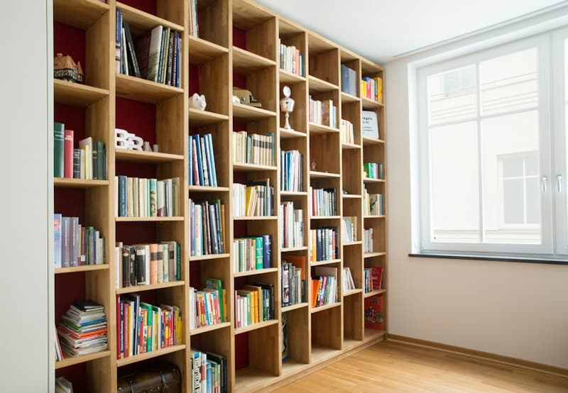 Hana Bookshelf